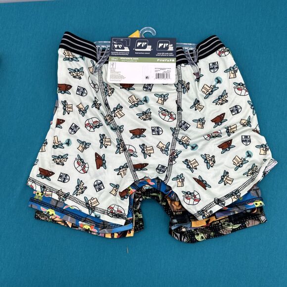 Star Wars The Mandalorian Boys 4 Pack Boxer Briefs Size 10 - Picture 6 of 6